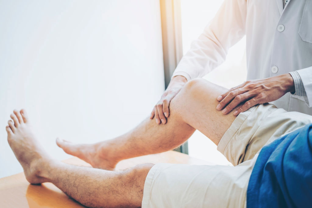 RejuveMagnetic Specialists at Singapore provide pain-relief solutions for Knee pain.
