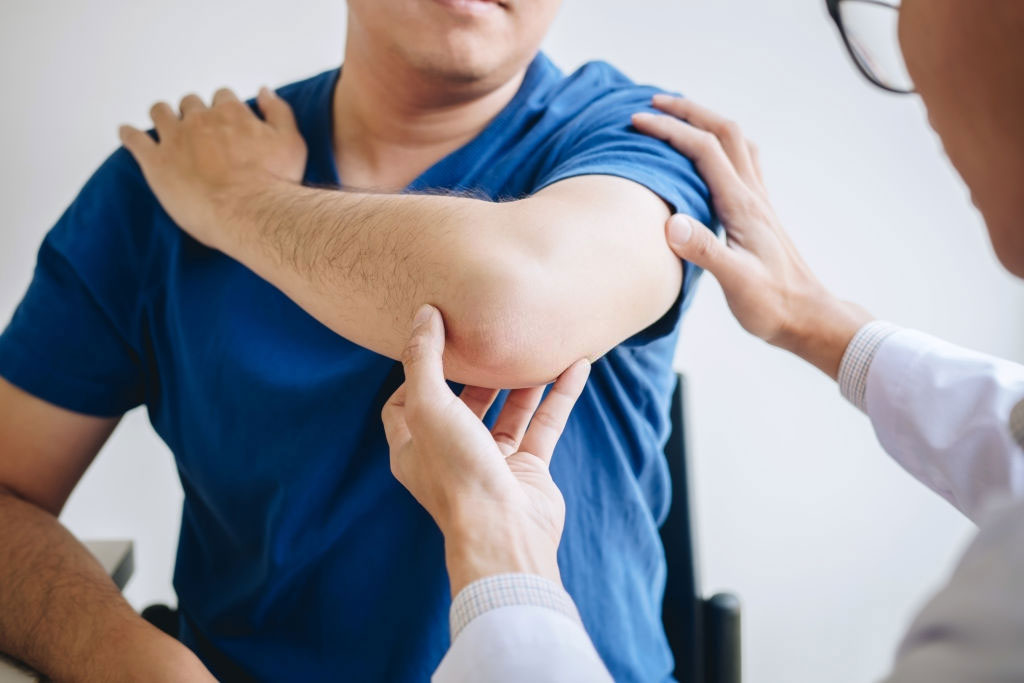 RejuveMagnetic Specialists at Singapore provide pain-relief solutions for Shoulder pain.
